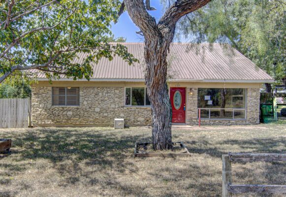 322 E Castleshoals Dr, Granite Shoals