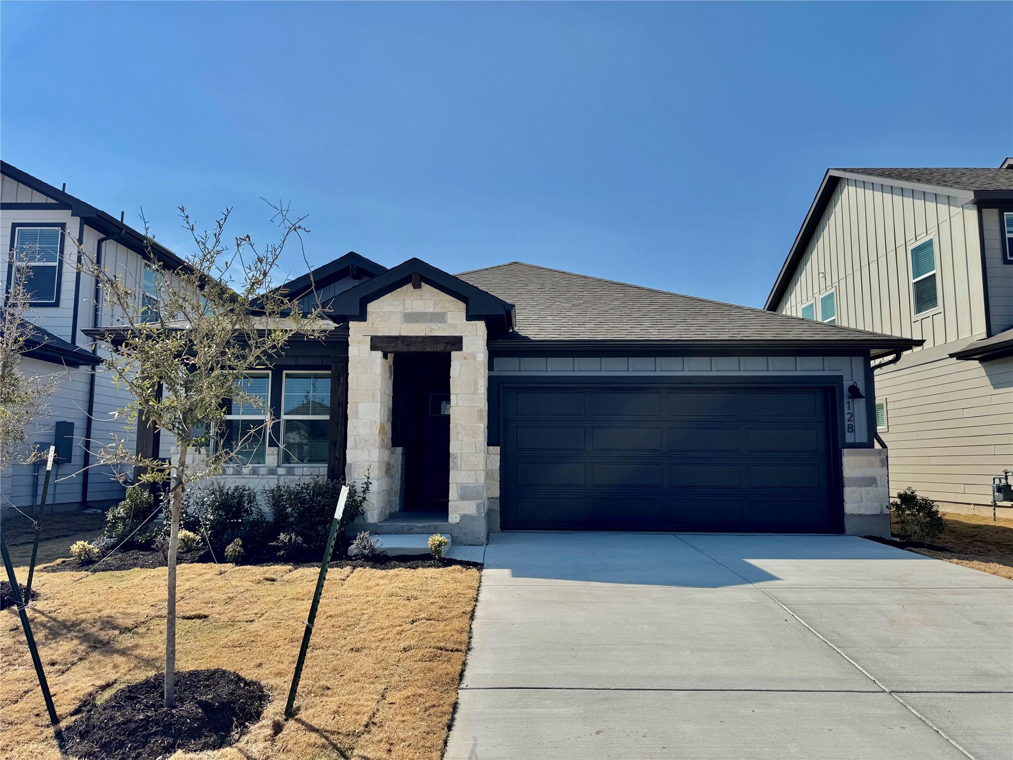 128 Holmby Dr, Hutto, TX 78634
