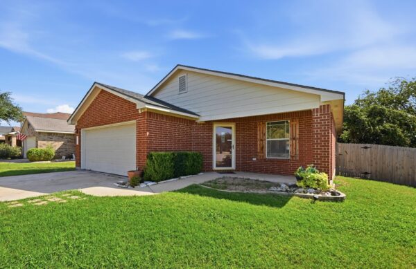 516 Emma Rose Trl, Leander