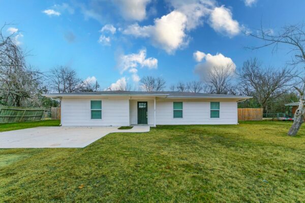 207 N 1st St, Little River Academy