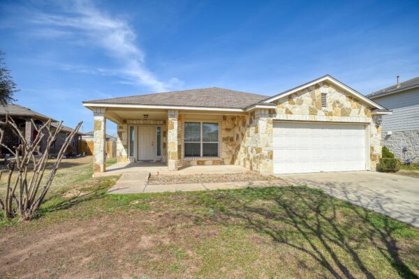 319 Wild Cat Dr, Bastrop