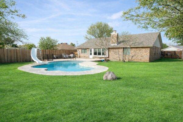 1609 Woodhill Dr, Round Rock