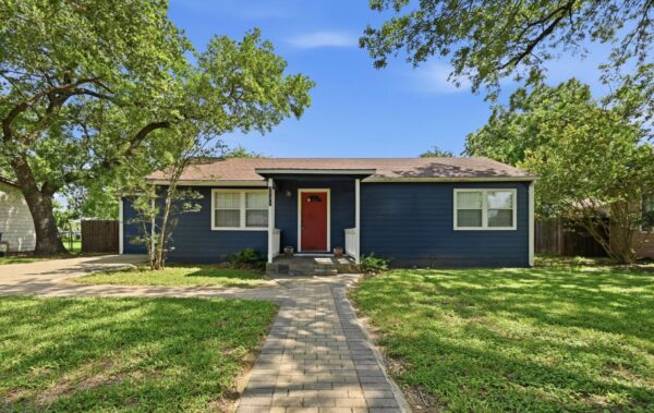1127 Parr St, Luling
