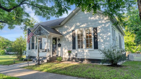 1305 S College St, Georgetown