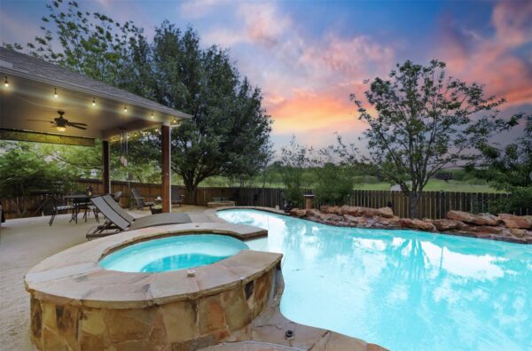 650 Clear Springs Holw, Buda
