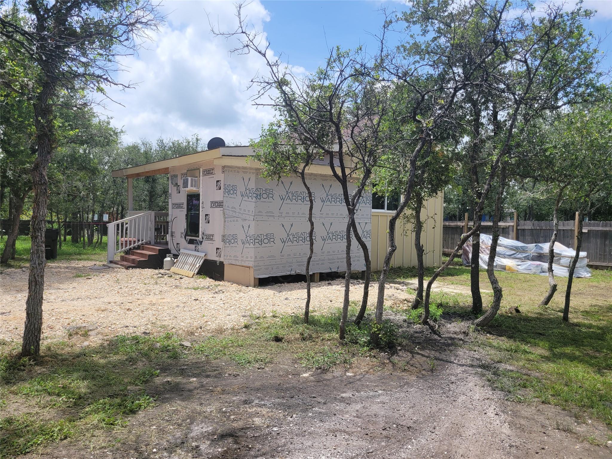 233 St Marys Rd, Dale, TX 78616