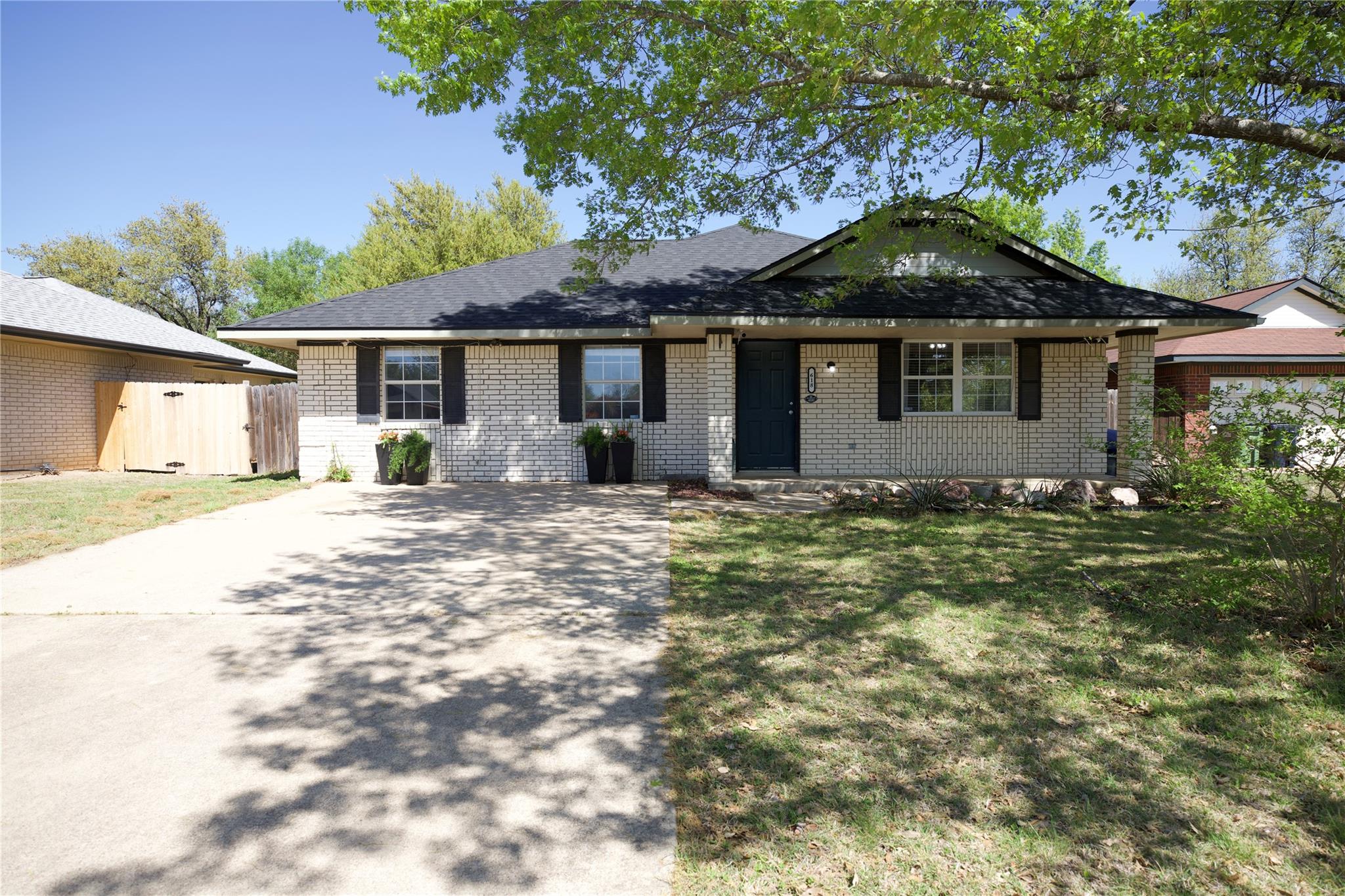 618 Bentwood Dr, Leander