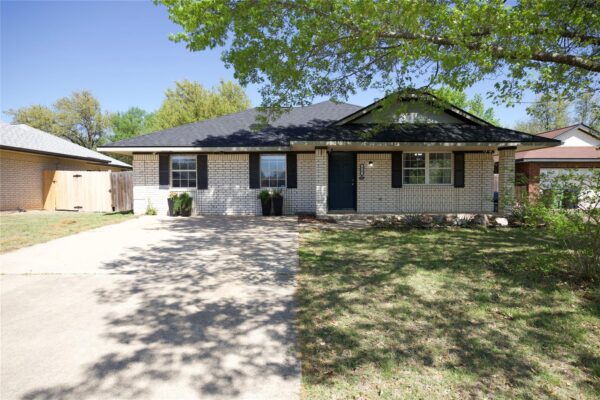 618 Bentwood Dr, Leander