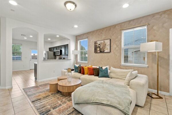 2880 Donnell Dr #304, Round Rock