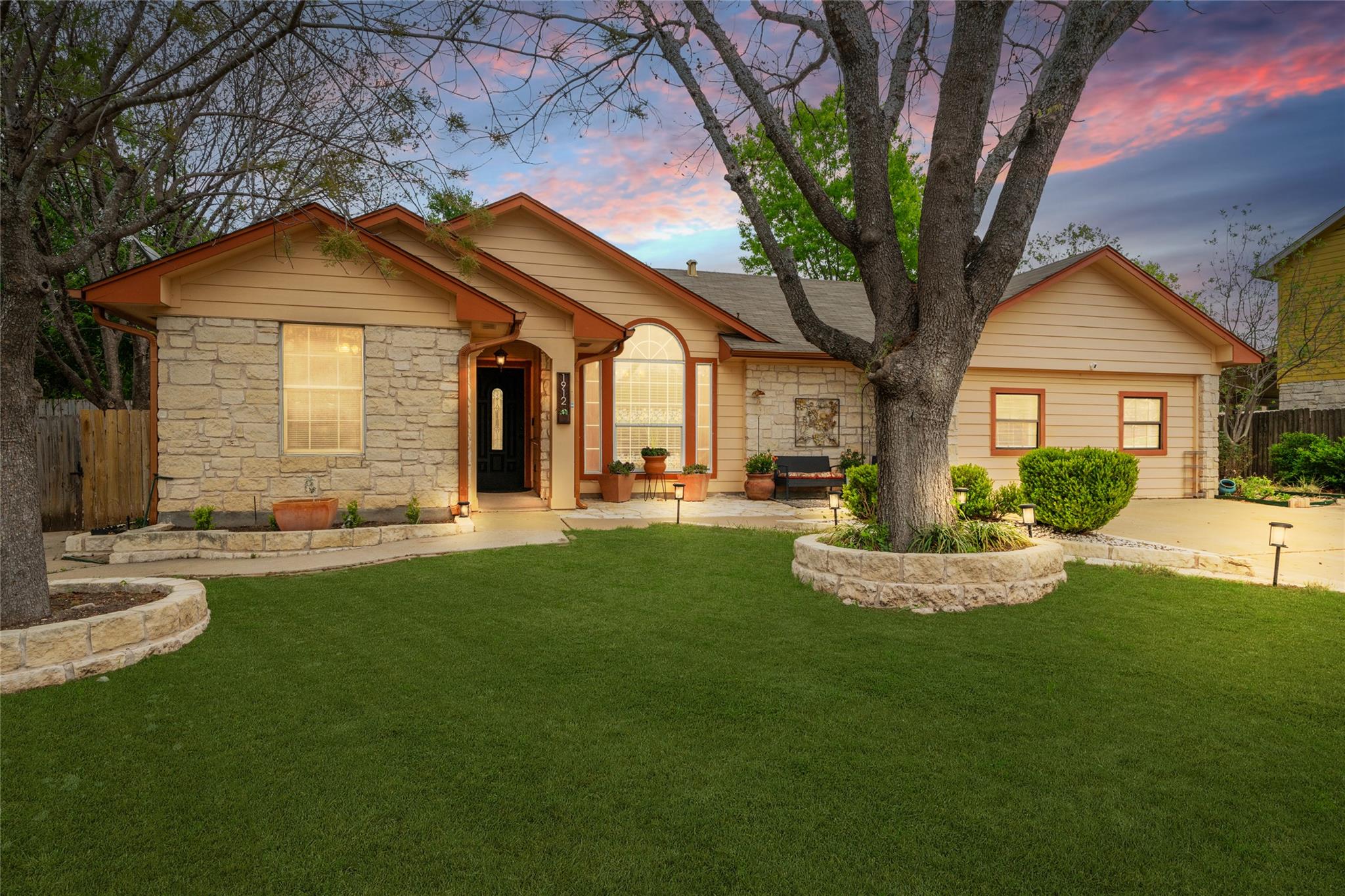 1912 Yaupon Trl, Cedar Park