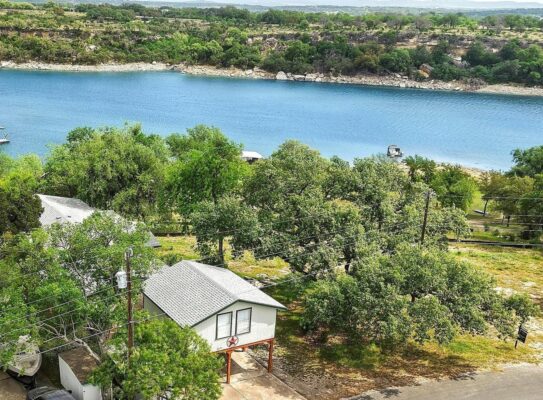 1019 Lake Shore Dr, Spicewood