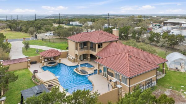 1028 Villa Hill Dr, Leander