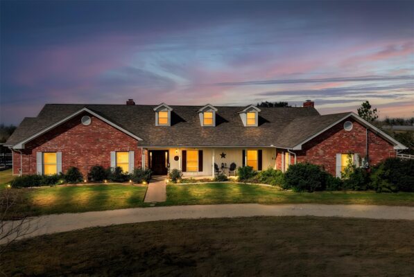 681 Leisure Ln, Cedar Creek