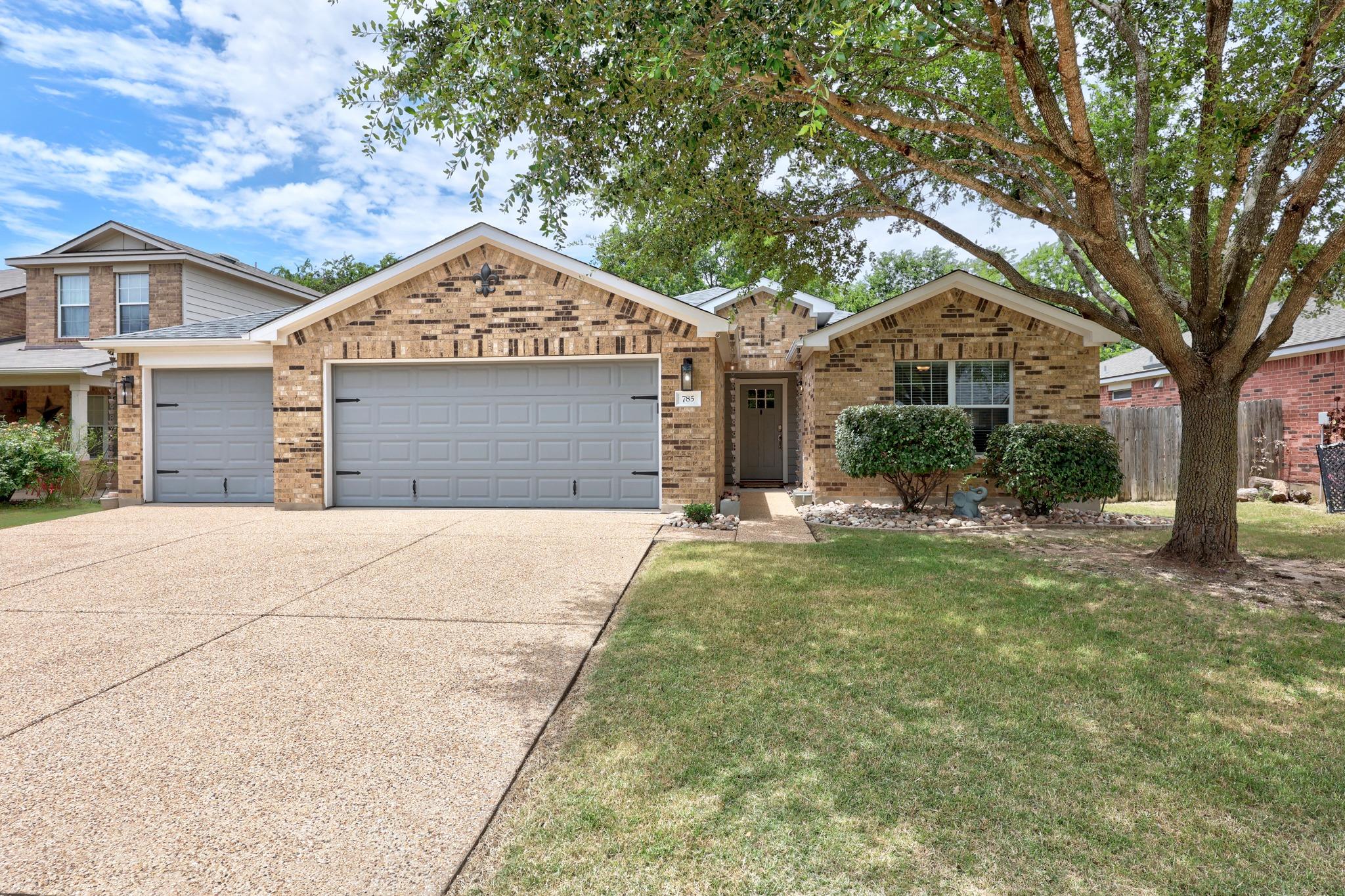 785 Kingfisher Ln, Leander, TX 78641