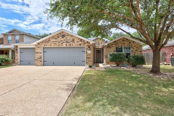 785 Kingfisher Ln, Leander