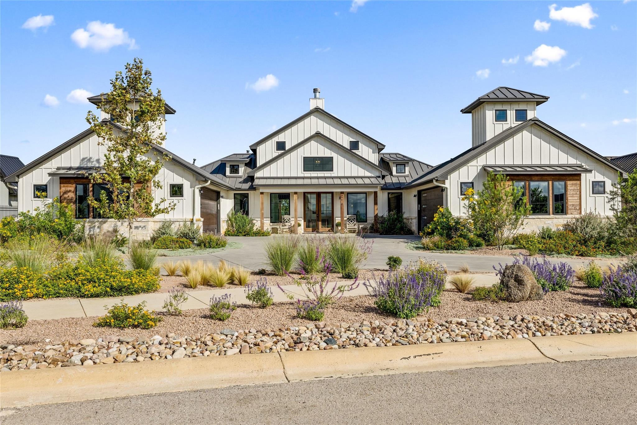 216 Interlaken St, Fredericksburg, TX 78624