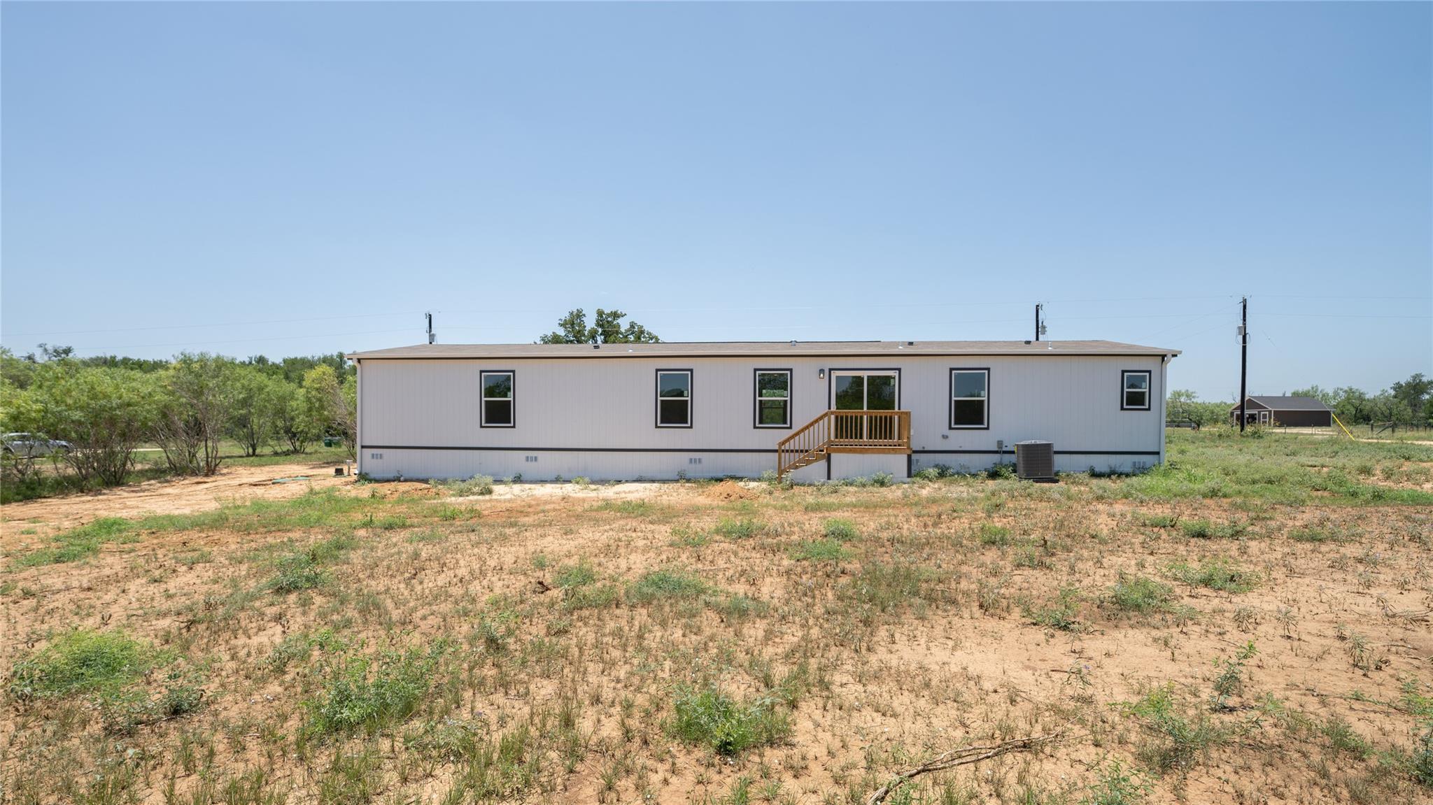 1145 Callihan Rd, Luling, TX 78648
