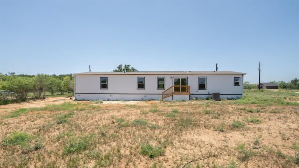 1145 Callihan Rd, Luling