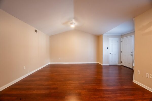 501 W 26th St #323, Austin