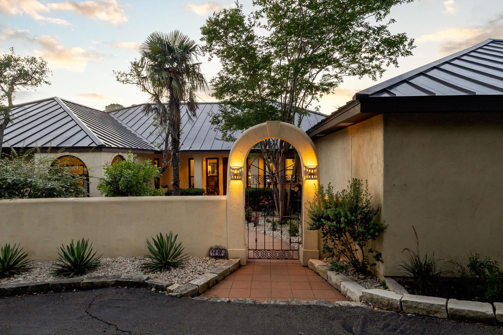 100 MESA Dr, Wimberley, TX 78676