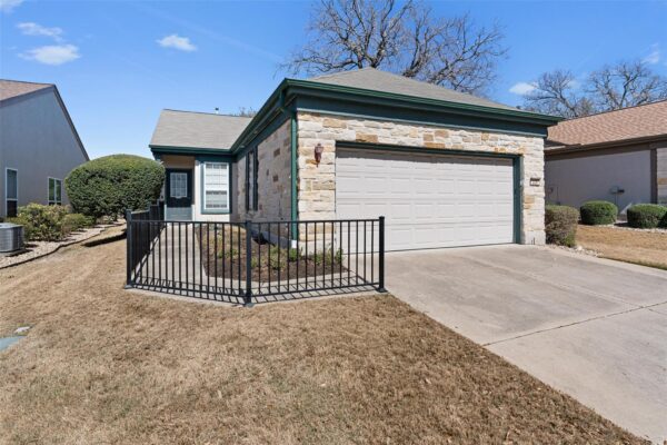 225 Winter Dr, Georgetown