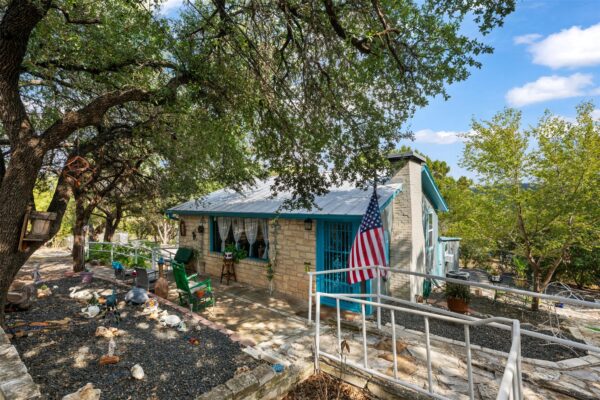 18307 E Lakeview Dr, Jonestown