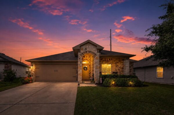 606 Marimoor Dr, Hutto