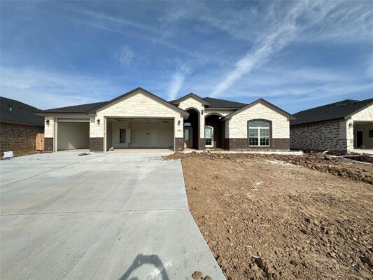 718 Golden Eagle Dr, Salado
