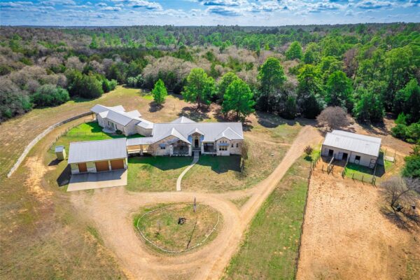 335 La Reata Trl, Smithville