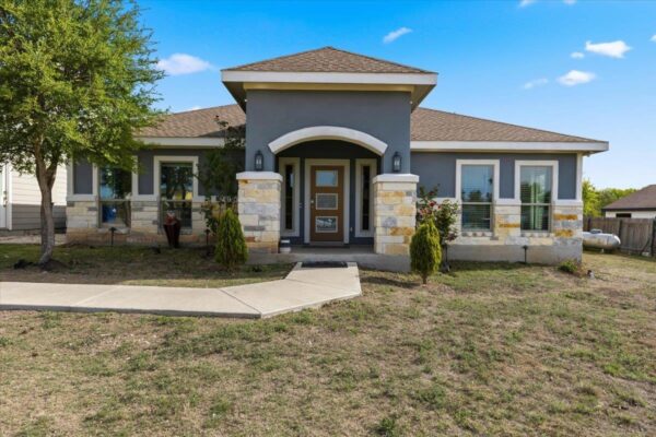 285 La Fortuna Dr, Del Valle