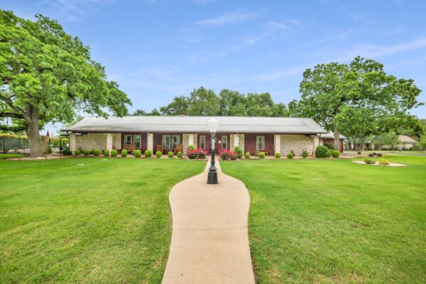 236 Olde Oak Dr, Georgetown