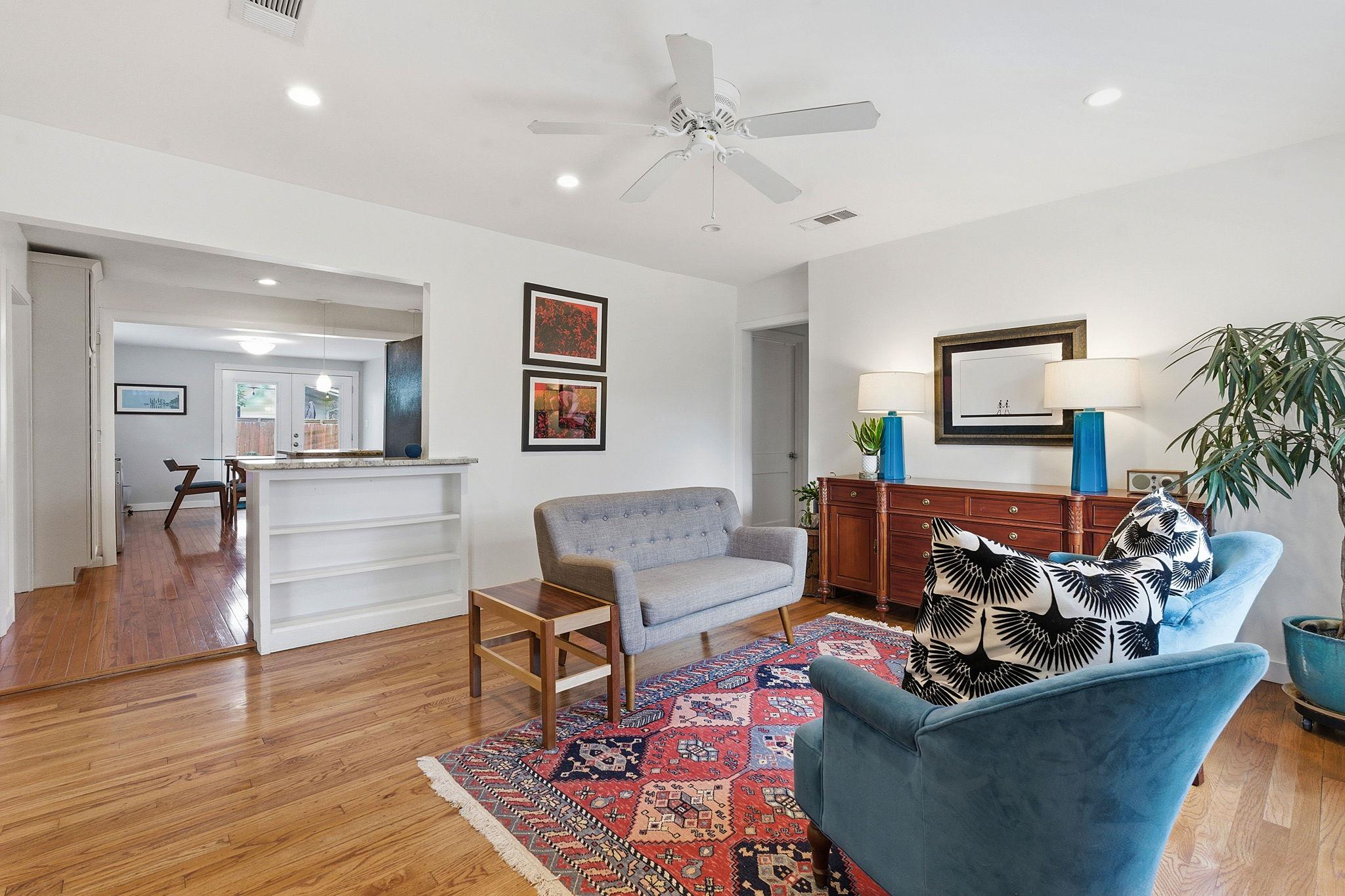 912 E 55th 1/2 St, Austin