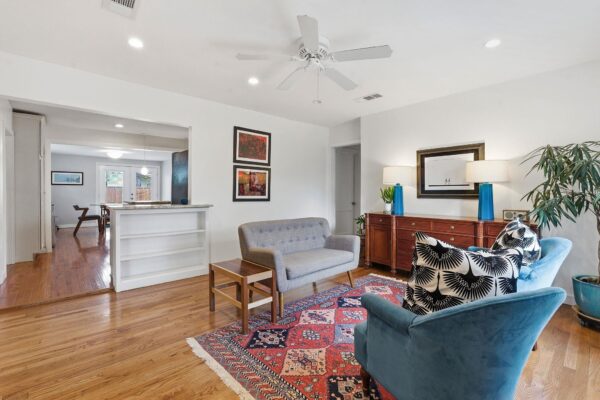912 E 55th 1/2 St, Austin