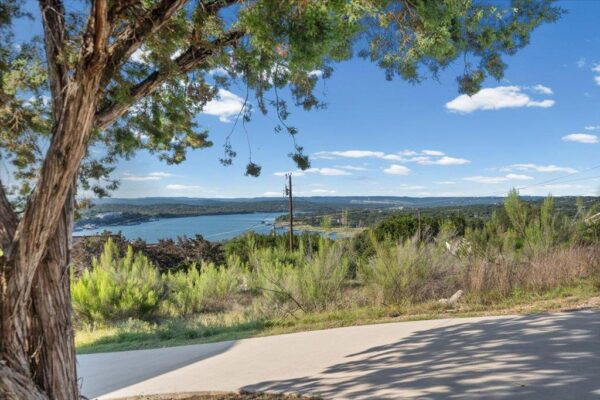 406 Rogart Dr, Spicewood