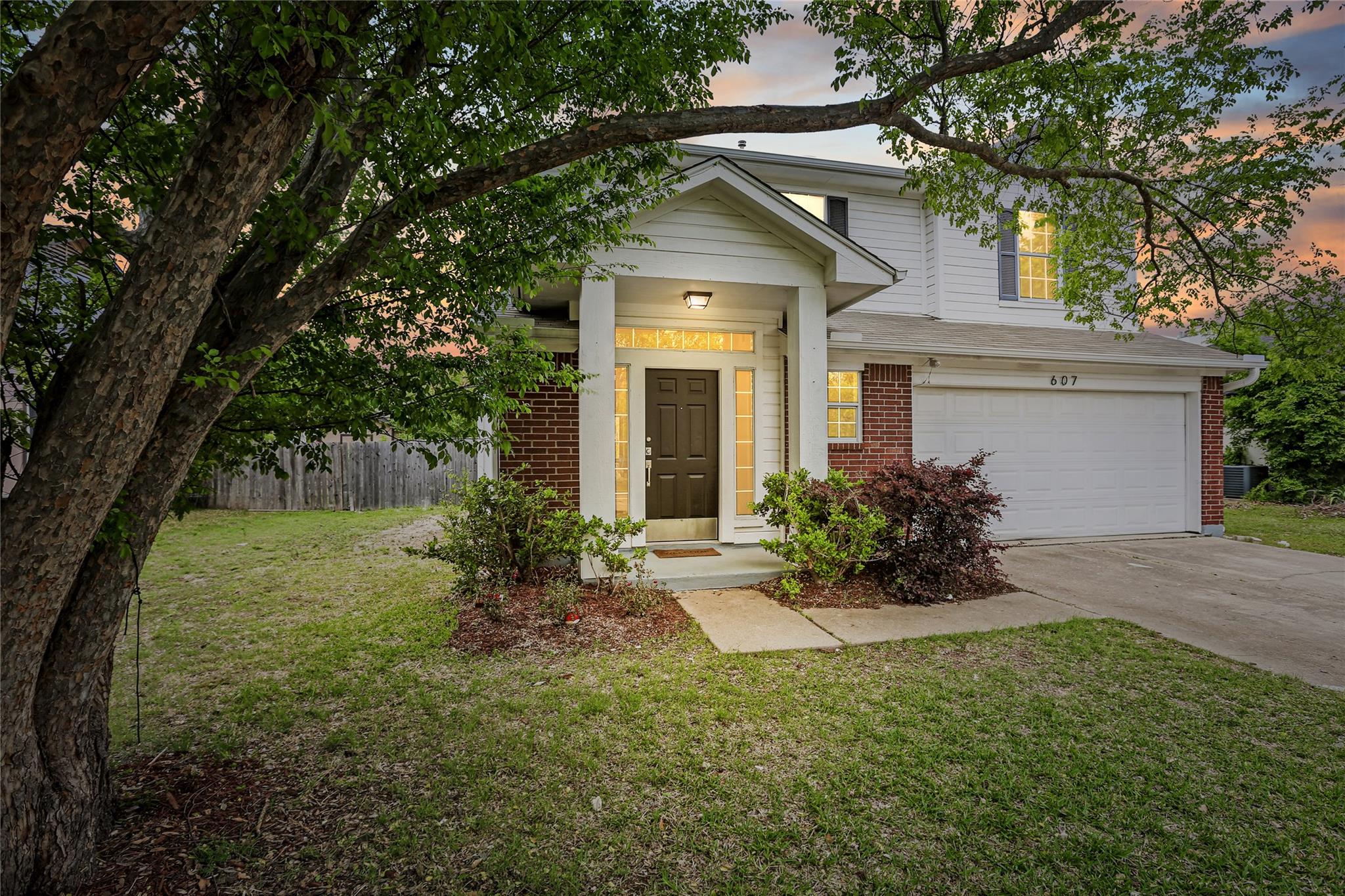 607 Sparkling Brook Ln, Leander