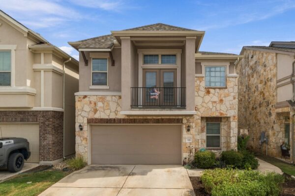 2105 Town Centre Dr #13, Round Rock