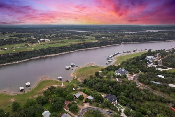1293 Lake Shore Dr, Spicewood
