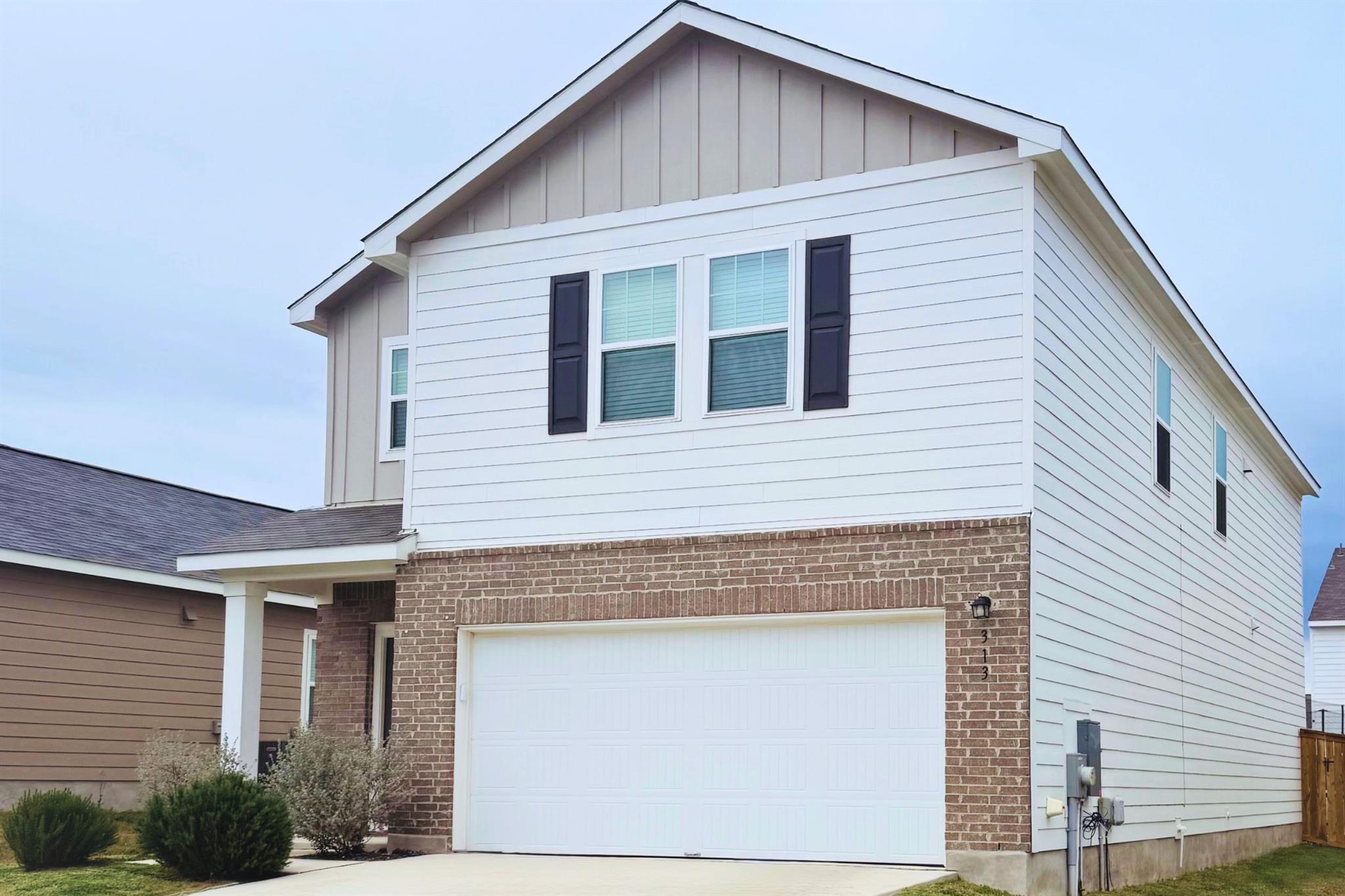 313 Magnum Force Dr, Jarrell, TX 76537