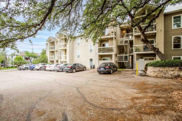 114 E 31st St #207, Austin