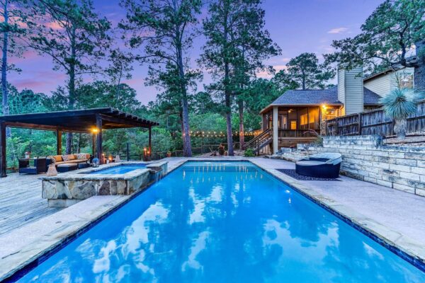 344 Tahitian Dr, Bastrop