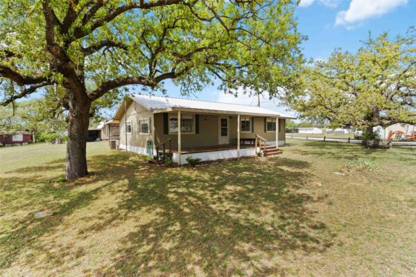1515 Bee Ln, Tow