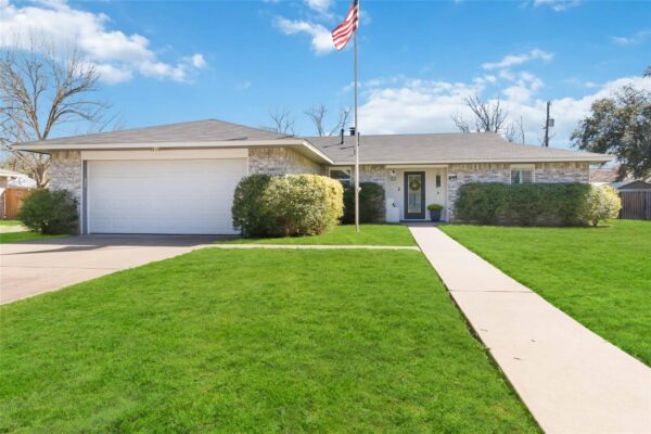 411 Oak St, Bastrop