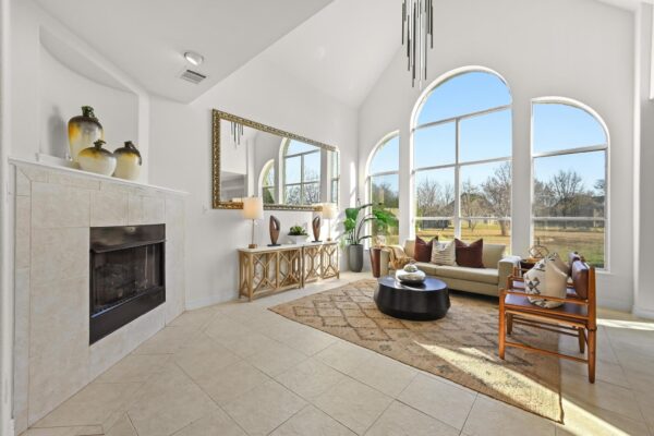 25 Lovegrass Ln, Sunset Valley