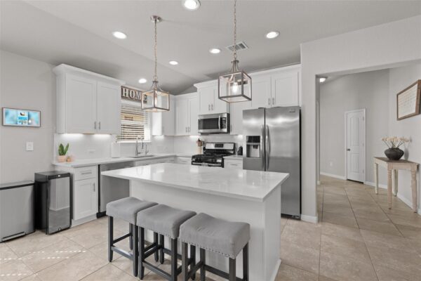 524 Longhorn Cavern Rd, Leander
