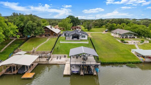 202 Mesquite Dr, Kingsland