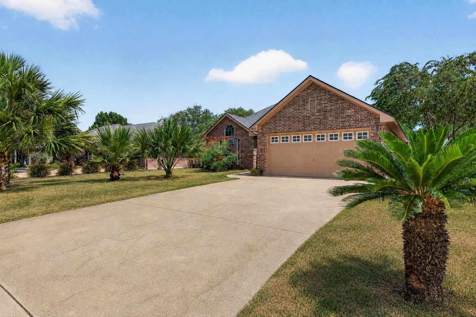 1512 Shadow Walk, Lockhart, TX 78644