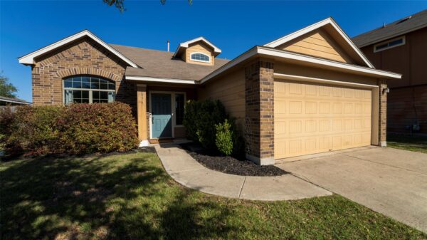 1576 Twin Cv, Kyle