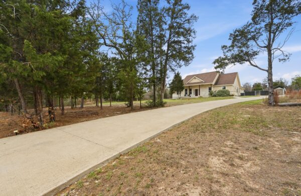 202 Cedar Hills Dr, Elgin