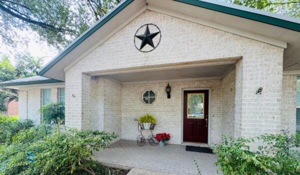 608 Mogonye Ln, Elgin