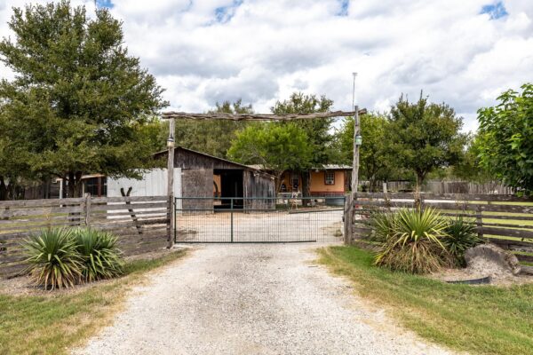 310 Union Hill Rd, Luling